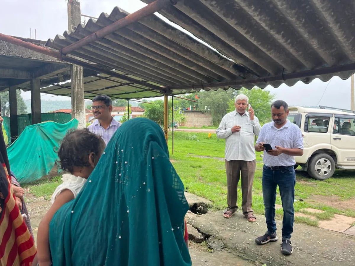 दस्तक अभियान की मॉनिटरिंग के लिए बढ़ौरा उप स्वास्थ्य केंद्र का औचक निरीक्षण, लापरवाही पर स्वास्थ्य कर्मियों को कारण बताओ नोटिस